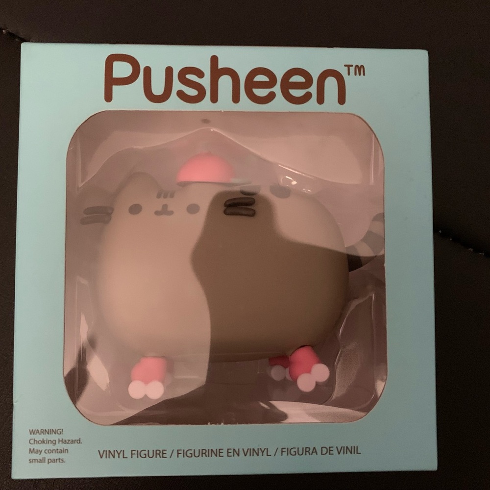 Limited Edition Vinyl Pusheen figurine
